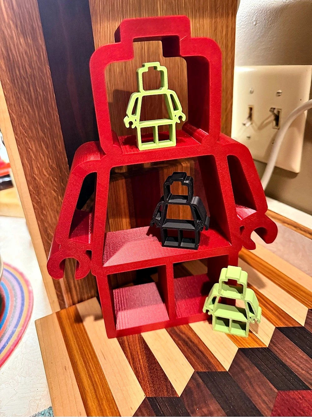 Mini figure 3d printed desktop or wall shelf with 3 mini figure miniatures!